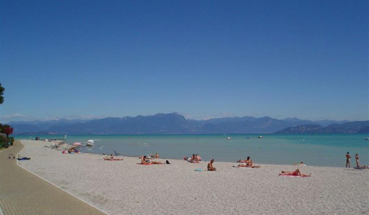 Casa Vacanza & Suite Joy Πεσκιέρα ντελ Γκάρντα Εξωτερικό φωτογραφία