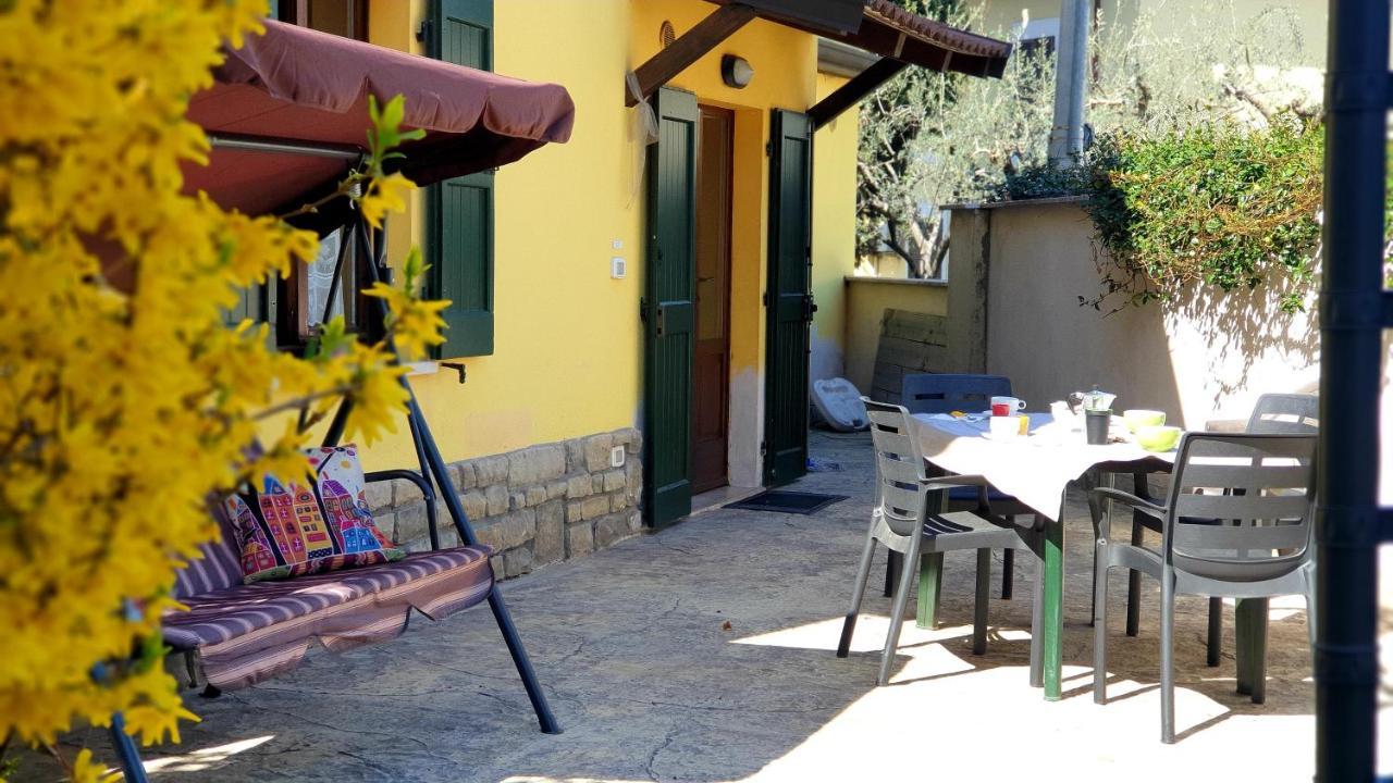 Casa Vacanza & Suite Joy Πεσκιέρα ντελ Γκάρντα Εξωτερικό φωτογραφία